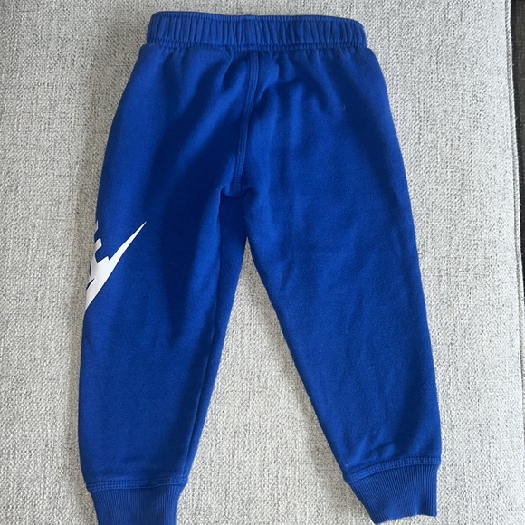 Nike sweatpants - Picture 3 of 3